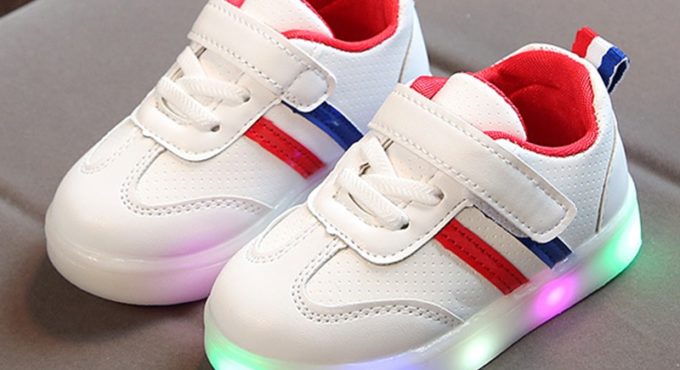 Size 21-30 Children LED Shoes for Boys Glowing Sneakers for Baby Girls Toddler Shoes with Light up sole Luminous Sneakers tenis