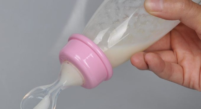 Useful Safety Silicone Baby Bottle With Spoon Food Supplement Rice Paste Feeding Bottles Convenient and practical 240ML