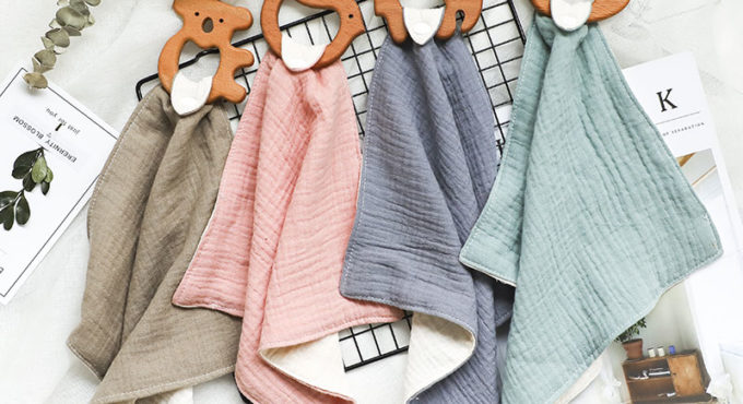 1pcs Baby Bibs Cotton With Wooden Teether Rodent Animals Koala Newborn Solid Color Snap Button Soft Triangle Towel Burp Cloths