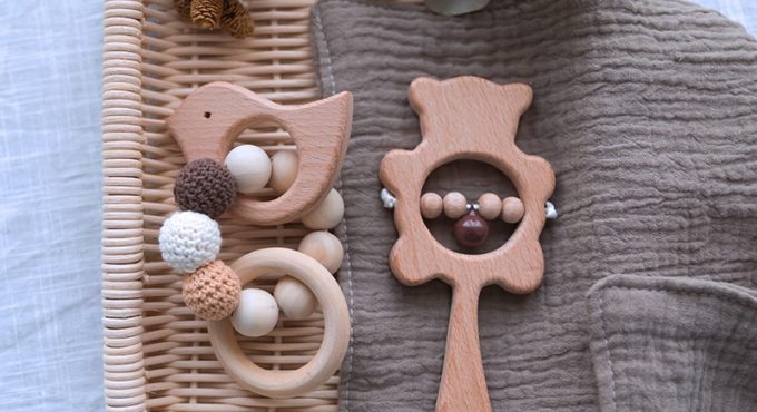 2pc/set Baby Wooden Teether Baby Nursing Bracelets Music Rattle BPA Free Wooden Rodent Rings Crochet Beads Children'S Goods Toys