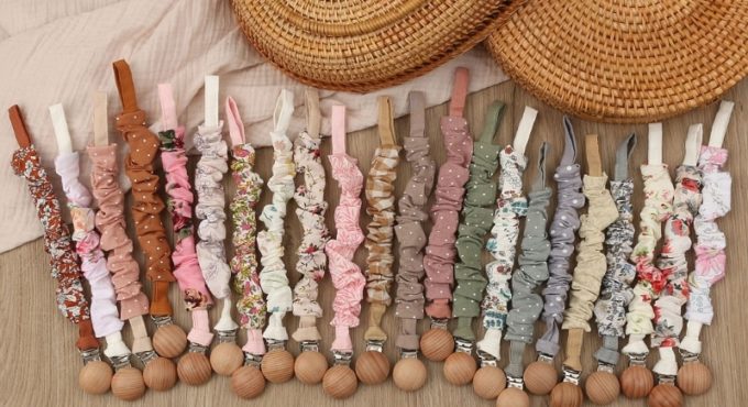 Cotton Linen Baby Pacifier Clip Chain Beech Wood Pacifier Clips Infant Dummy Holder Teething Toys Nipple Holder for Baby Feeding