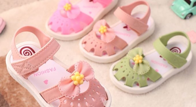 sandals for girls Baotou beach shoes 2-7years old children non-slip soft bottom children's sandals non-slip summer sandals