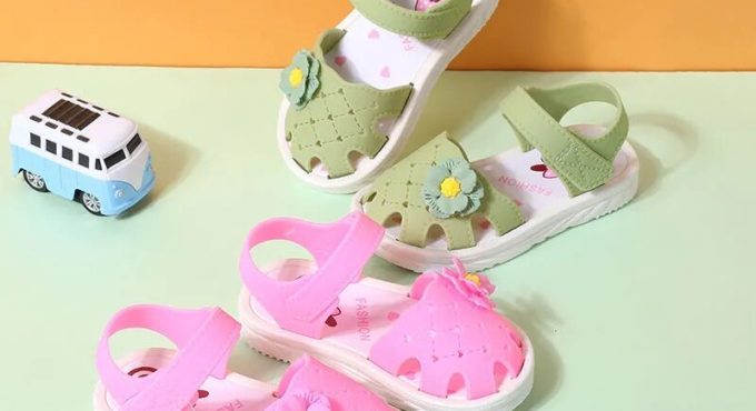 sandals for girls Baotou beach shoes 2-7years old children non-slip soft bottom children's sandals non-slip summer sandals