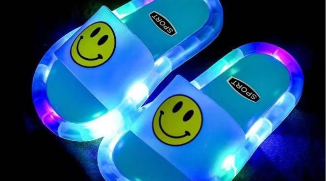 2021 Footwear Luminous Jelly Summer Children's LED Slipper Girls Slippers PVC Non-slip Duck Beach Sandals Kids Smiling Face Blue