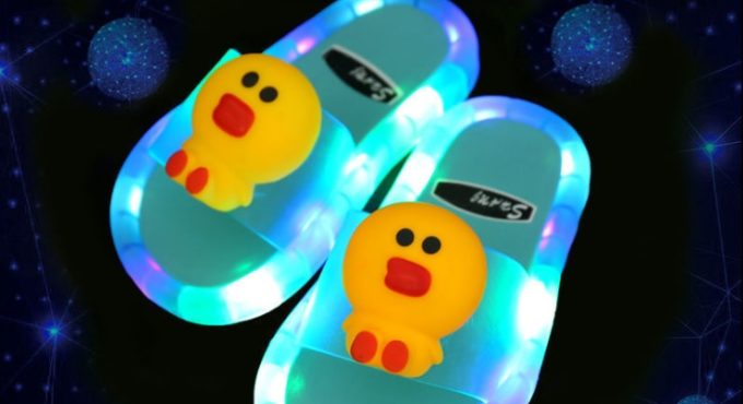 2021 Footwear Luminous Jelly Summer Children's LED Slipper Girls Slippers PVC Non-slip Duck Beach Sandals Kids Home Blue