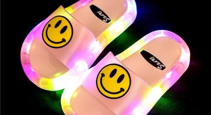 Children Luminous Slippers Soft PVC Shoes Comfortable Toddler Kid Baby Home Shoes Lovely Cartoon Smile Pattern Non-slip Footwear