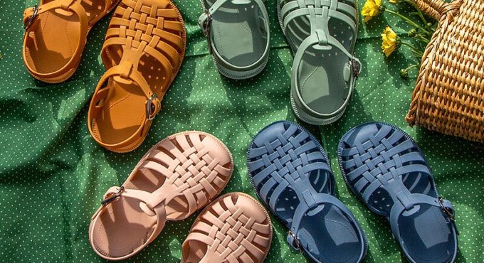 Baby Gladiator Sandals Breathable Hollow Out Shoes Pvc Summer Kids Shoes 2021 Fashion Beach Children Sandals For Boys Girls