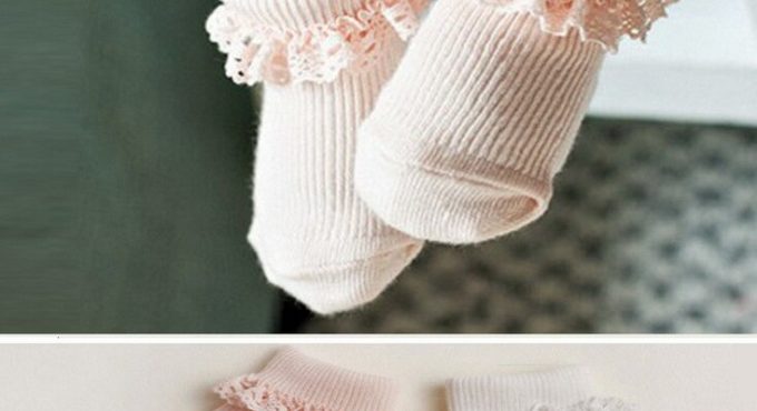 High quality one pairs Korean cotton baby socks rubber slip-resistant solid white pink with lace ruffle trim 0-2/2-3 Years