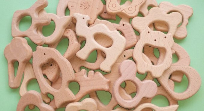 500PCS Beech DIY Wooden Teether Infant Teethers Baby animal Wooden Teething Accessories Kids Teething Pendant Chew Toys BPA