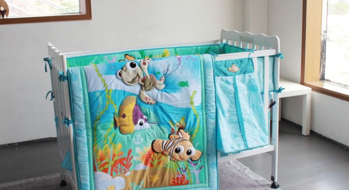 8pcs 2018 new design wholesale and OEM service embroidery cartoon pattern baby boy crib bedding set hot sale