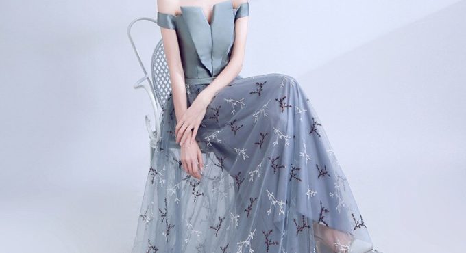 2019 New Young Mother Silver Gray Long Paragraph Shoulder Sexy Backless Lace Banquet Dress