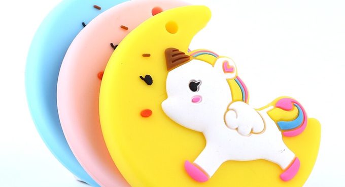 100pcs 54mm Moon Unicorn Baby Teethers Food Grade Silicone Teether Baby Teething Beads Nursing Necklace Pendant BPA Free