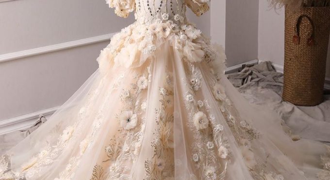 Luxury Flower Girl Dress with 3D Floral Appliques Beading Sparkly Crystals Kids Pageant Gowns Lace Up Back Short Sleeves Train