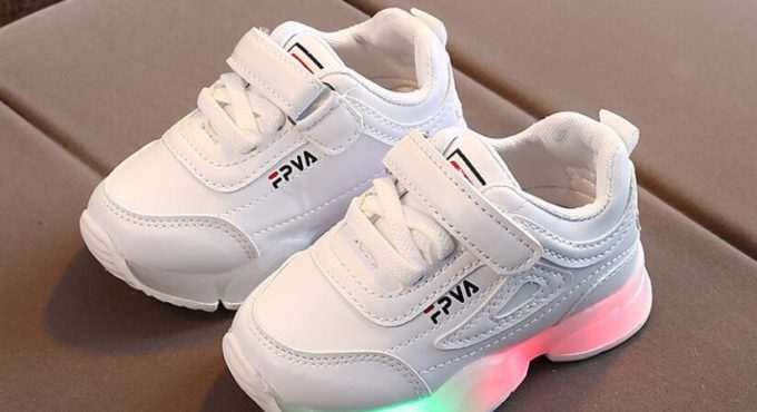 Child Sport Shoes Spring Luminous Fashion Breathable Kids Boys Net Shoes Girls Anti-Slippery Sneakers With Light Running Shoes