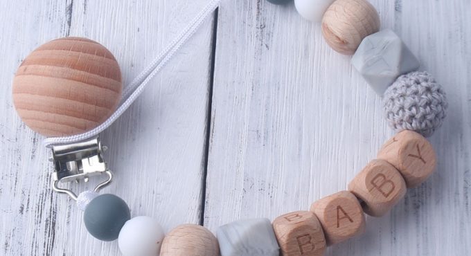 Personalized Name Beech Wood Chew Beads Pacifier Clips Dummy Chain Holder Cute Soother Chains Baby Teething Toy Baby Chew