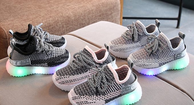 2020 New Baby Flashing Lights Sneakers Toddler Little Kid LED Sneakers Children Luminous Shoes Boys Girls Sport Running Shoes