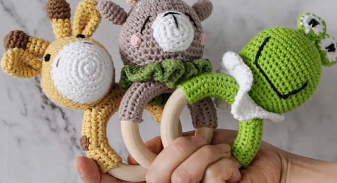 1Pc Baby Wooden Teether Crochet Giraffe Rattle Toy BPA Free Wood Rodent Rattle Baby Mobile Gym Custom logo Educational Toys