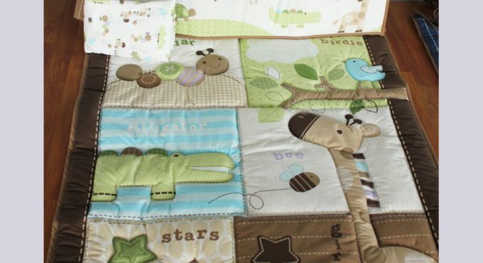 4pcs giraffe baby cot bedding set brown for boys and girls cheep new design-quilt,crib sheet,crib skirt