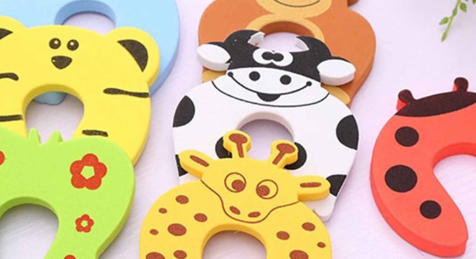 1PC Kids Baby Cartoon Animal Jammers Stop Edge Corner Guards Door Stopper Holder lock baby Safety Finger Protector Random Color