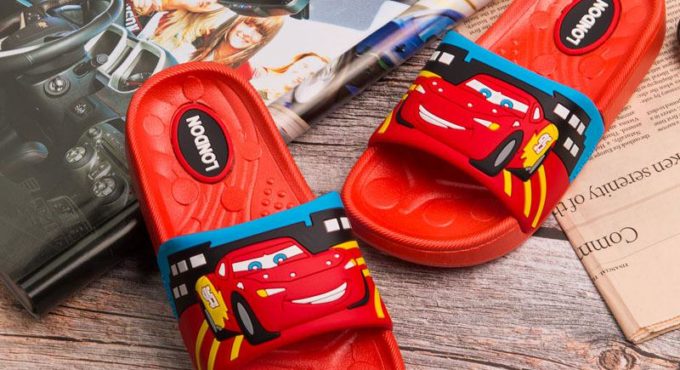 Original Disney Cars Lightning Mcqueen Kids Indoor Baby Slippers Pvc Cartoon Kids Slippers Kids Non-slip Wear-resistant Bathroom