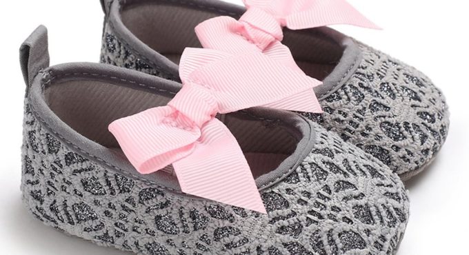 OUTAD Newborn Baby Girl Shoes Fashion Baby Moccasins Lace Bowknot Decor Soft Bottom Soled Non-slip Crib First Walker Baby Shoes