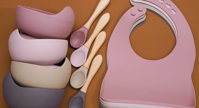 BPA Free Baby Silicone Tableware Waterproof Bib Flexible Saliva Towel Solid Color Sucker Bowl And Spoon For Children